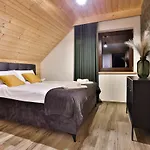 Maciejowe Wzgorze Z Dwoma Niezaleznymi Apartamentami Ze - Sauna, Jacuzzi, Teznia, Izba Solna I Solankowa, Balia Na Wylacznosc Z Hydromasazami * רבקה