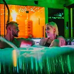 Maciejowe Wzgorze Z Dwoma Niezaleznymi Apartamentami Ze - Sauna, Jacuzzi, Teznia, Izba Solna I Solankowa, Balia Na Wylacznosc Z Hydromasazami דירה *
