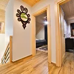Maciejowe Wzgorze Z Dwoma Niezaleznymi Apartamentami Ze - Sauna, Jacuzzi, Teznia, Izba Solna I Solankowa, Balia Na Wylacznosc Z Hydromasazami * רבקה