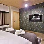 Maciejowe Wzgorze Z Dwoma Niezaleznymi Apartamentami Ze - Sauna, Jacuzzi, Teznia, Izba Solna I Solankowa, Balia Na Wylacznosc Z Hydromasazami דירה *