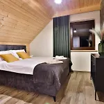 Maciejowe Wzgorze Z Dwoma Niezaleznymi Apartamentami Ze - Sauna, Jacuzzi, Teznia, Izba Solna I Solankowa, Balia Na Wylacznosc Z Hydromasazami