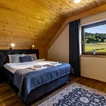 Maciejowe Wzgorze Z Dwoma Niezaleznymi Apartamentami Ze - Sauna, Jacuzzi, Teznia, Izba Solna I Solankowa, Balia Na Wylacznosc Z Hydromasazami דירה