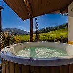 Maciejowe Wzgorze Z Dwoma Niezaleznymi Apartamentami Ze - Sauna, Jacuzzi, Teznia, Izba Solna I Solankowa, Balia Na Wylacznosc Z Hydromasazami דירה