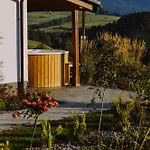 Maciejowe Wzgorze Z Dwoma Niezaleznymi Apartamentami Ze - Sauna, Jacuzzi, Teznia, Izba Solna I Solankowa, Balia Na Wylacznosc Z Hydromasazami דירה *