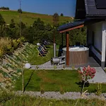 Maciejowe Wzgorze Z Dwoma Niezaleznymi Apartamentami Ze - Sauna, Jacuzzi, Teznia, Izba Solna I Solankowa, Balia Na Wylacznosc Z Hydromasazami