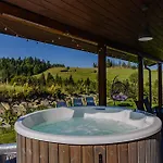 Maciejowe Wzgorze Z Dwoma Niezaleznymi Apartamentami Ze - Sauna, Jacuzzi, Teznia, Izba Solna I Solankowa, Balia Na Wylacznosc Z Hydromasazami דירה
