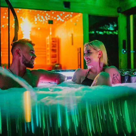 Maciejowe Wzgorze Z Dwoma Niezaleznymi Apartamentami Ze - Sauna, Jacuzzi, Teznia, Izba Solna I Solankowa, Balia Na Wylacznosc Z Hydromasazami 公寓 *