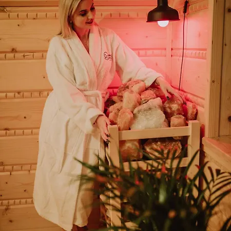 Maciejowe Wzgorze Z Dwoma Niezaleznymi Apartamentami Ze - Sauna, Jacuzzi, Teznia, Izba Solna I Solankowa, Balia Na Wylacznosc Z Hydromasazami