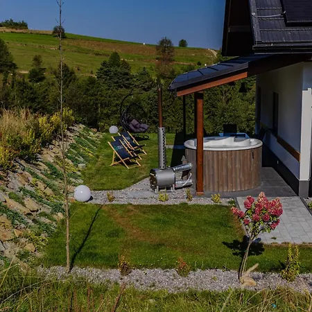 Maciejowe Wzgórze: Dual With Exclusive Retreat