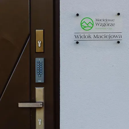 Maciejowe Wzgórze: Dual With Exclusive Retreat *